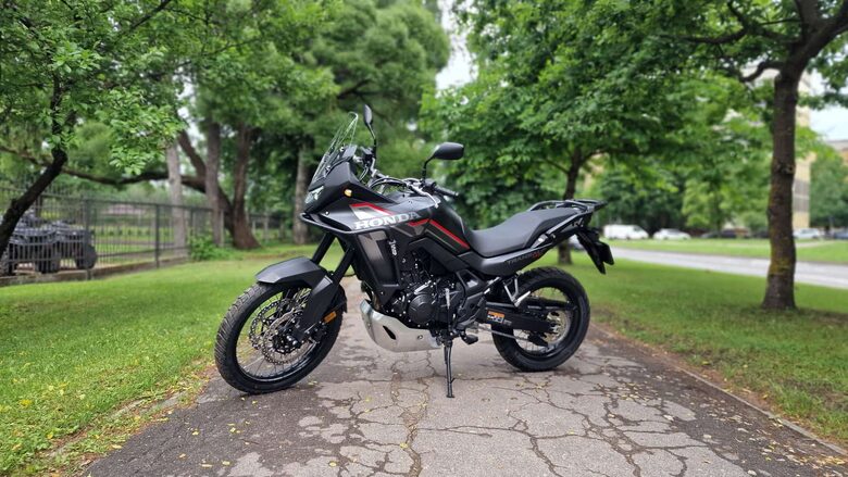 Honda Transalp XL750, motociklu noma, Latvija, Rīga, Zolitūde